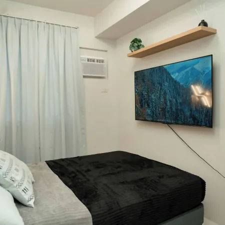2-bedroom Elegant Condo With Sunrise & Mountain View