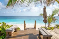 The Breakwater- Heated Pool with Swim up Bar on Sandy, Secluded Beach!