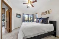 Lakeside, cozy cabin with game room. Recently renovated and pet-friendly!