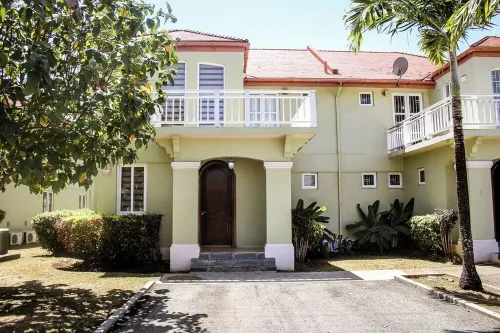 La Coterie Villa -Charming 3-bedroom villa with WiFi, AC in enjoyable Lowlands