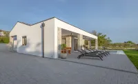 Villa Linda - 8 Personen, 3 Schlafzimmer, 3 Badezimmer, Grill, Privater Pool Hotels in Buje