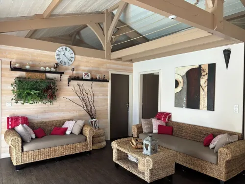 Pretty Wooden House with Jacuzzi, Air Conditioning, Heated Pool, Bicycles, Internet