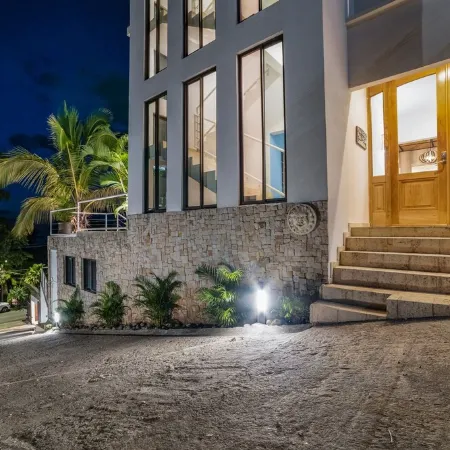 Oceanview 4Br Villa • Epic Sunsets • Walk to Beaches, Dining & Concierge Service