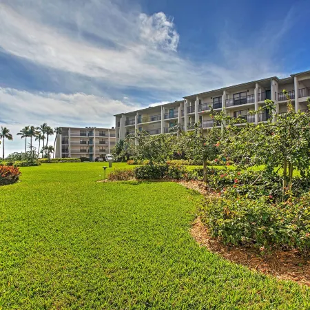Sanibel Island Studio: Pool Access, Walk to Beach