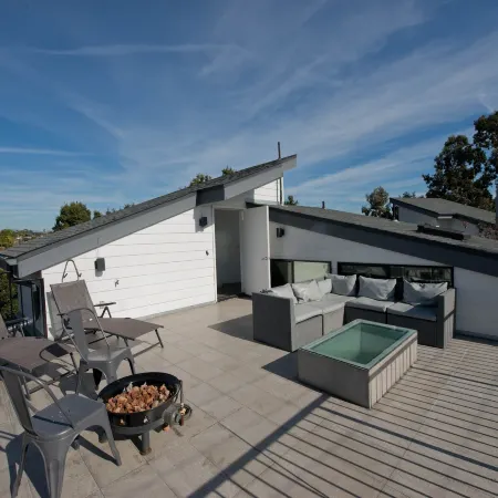 Modern Loft Rooftop Deck Venice Beach Studio Bedroom Apts by RedAwning