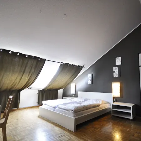 Five Elements Hostel and Capsules Frankfurt Отели рядом с достопримечательностью «Паульскирхе»