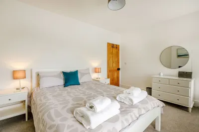 Keeling Hotels near Exmouth Beach