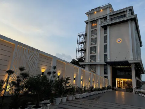 The Mudra Hotel Các khách sạn gần Tháp Chaukhandi