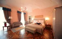 Hotel Villa Borghi Hotels in Varano Borghi