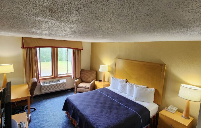 Katahdin Inn & Suites