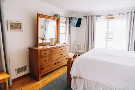 Captain's Cottage Отели в г. Manahawkin