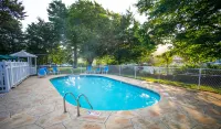 Somerset Inn & Suites - Pools