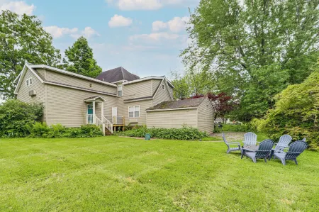 11 Mi to Oneida Lake Spacious Apt in Verona!