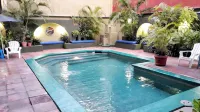 Solimar Inn Suites - مسبح