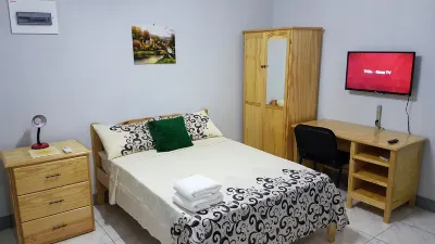 Sunburst Hotel dekat Arnos Vale Field