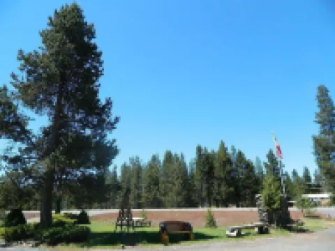 Eagle Crater Lake Inn