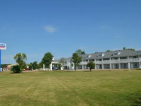Madison Inn Lodge Hotels in Fredericktown