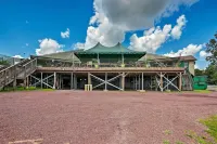 Walk to Wolf Run Lake Cottage with Furnished Deck Hotel di Jim Thorpe