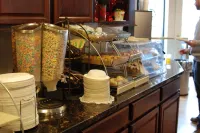 Express Suites Riverport Inn & Suites - petit déjeuner