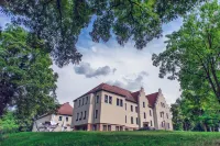 Hotel Niemcza Wino & Spa Hotels in Dzierzoniow