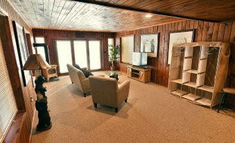 Spruce Haven 3 Bedroom Home by RedAwning