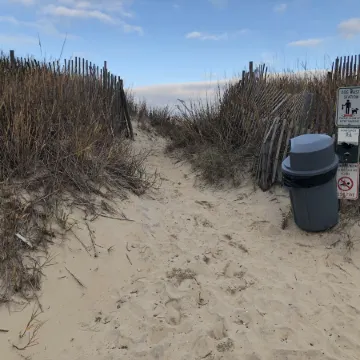 Blackbeard's Retreat - Historic and Pet Friendly 3 Bedroom Cottage by RedAwning