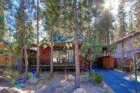 Sky Chalet 3 Bedroom Cabin by Redawning - Chalets