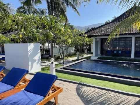 ビーチクラブ ロンボク バイ バレ ソラ