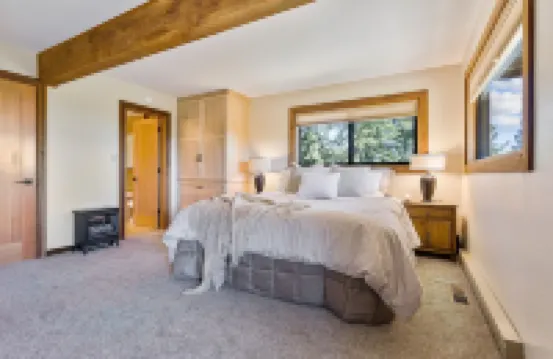 Amazing Views- Modern Home- SH #14 by Bear Valley Vacation Rentals