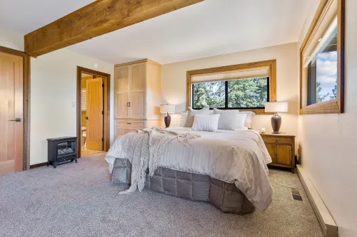Amazing Views- Modern Home- SH #14 by Bear Valley Vacation Rentals