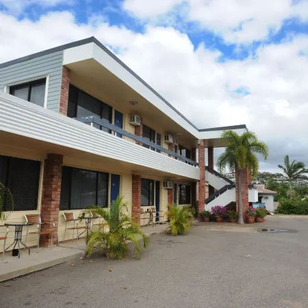Shoredrive Motel Отели рядом с достопримечательностью «The Strand Beach»