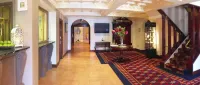 TF Royal Hotel & Theatre Hotels in Каслбар