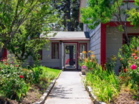 Sis Q Inn Hoteles en Weed