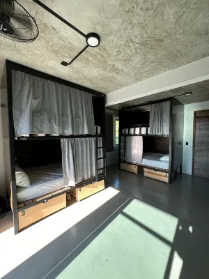 Straw Hat Surf Hostel Отели в г. 