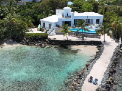 ONE BEACH ROAD; 6 Bedroom, 5 1/2 Bath Beachfront Oasis St Thomas VI โรงแรมใกล้Lindquist Beach
