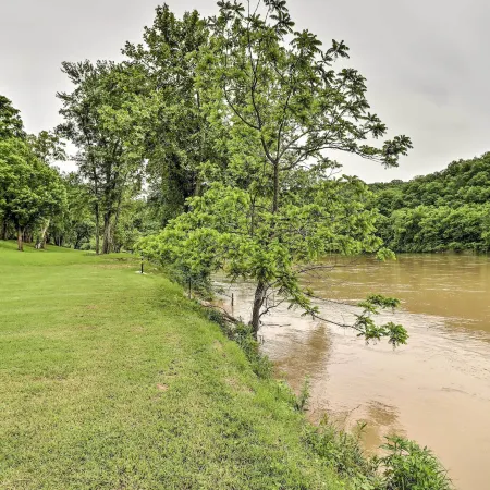 Norfork Getaway Walk in White River Access!