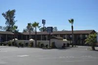 Orland Inn - parking