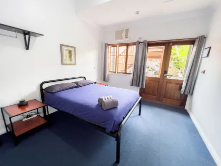 Somewhere to Stay Backpackers Отели рядом с достопримечательностью «West End»