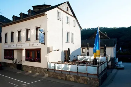 Hotel Deutsches Haus Отели в г. Богель