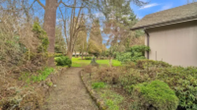 Eugene - Close to Everything 3 Bedroom Home by RedAwning