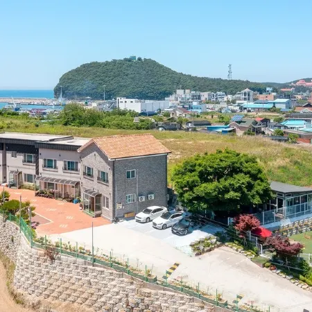 Buan Byeonsan Kakao Spa Pension Отели рядом с достопримечательностью «Аквапарк Byeonsan Aqua World»