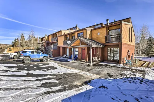 Chic Condo w/ Fireplace: Walk to Main St Frisco! - Balkon