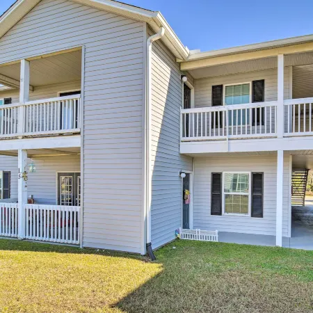 5 Mi to Beach: Gulf Shores Condo w/ Perks!