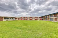 Suburban Studios Neenah-Appleton Hotels in Neenah