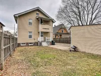 Lakewood Home w/ Yard ~ 8 Mi to Cleveland! Hotels in Lakewood