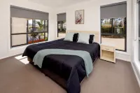 Big4 Karuah Jetty Holiday Park Hotels in Hawks Nest