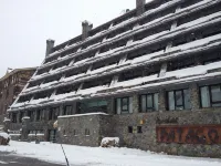 Yomo Patagonia Hotels in El Serrat