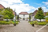 Dem Ayem Heritage Guest House Hoteles en Jetis