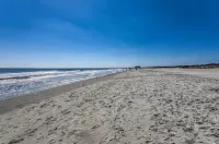 Resort Perks and Pools Townhome by Barefoot Landing - Beach