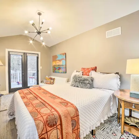 Pittsburgh Home Walkable Location!
